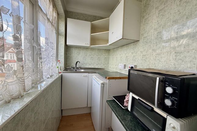 5C, Rugby Close, Harrow photo 5