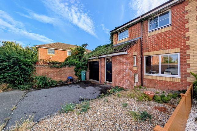 4, Eindhoven Close, Carshalton photo 2