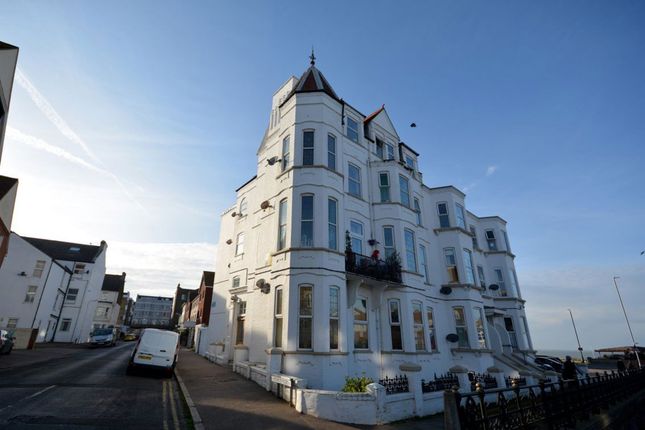 Thumbnail Flat to rent in Cleveland Crt, Queens Parade, Cliftonville CT92Ds