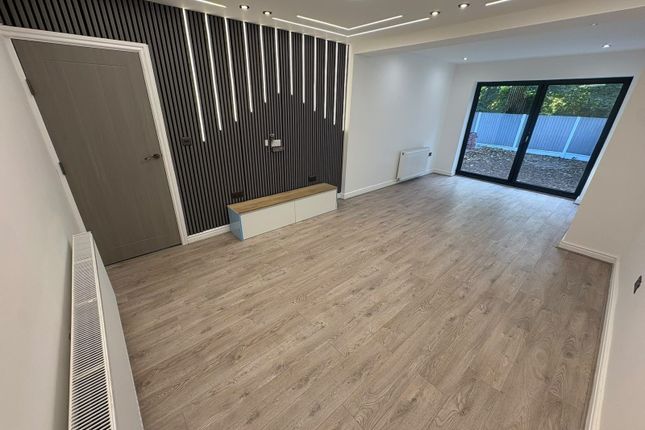 42 Lynn Avenue, Sale photo 4