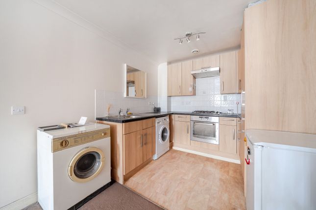 Flat 70, The Cloisters, 83, London Road, Surrey photo 2