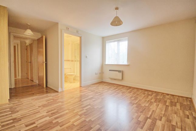 Flat for sale in Coopers Court, Crane Mead, Ware