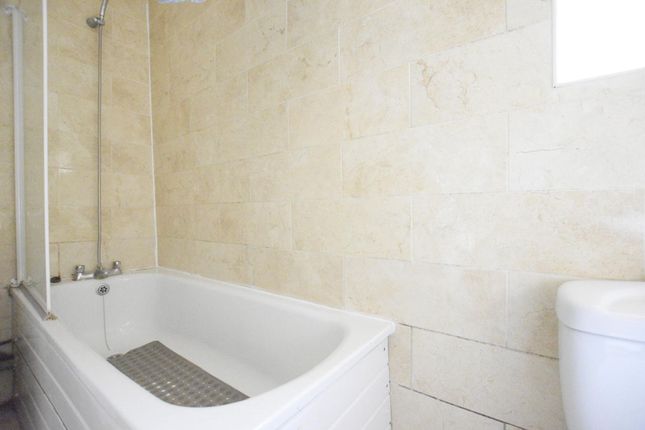 353b Upton Lane, London photo 3
