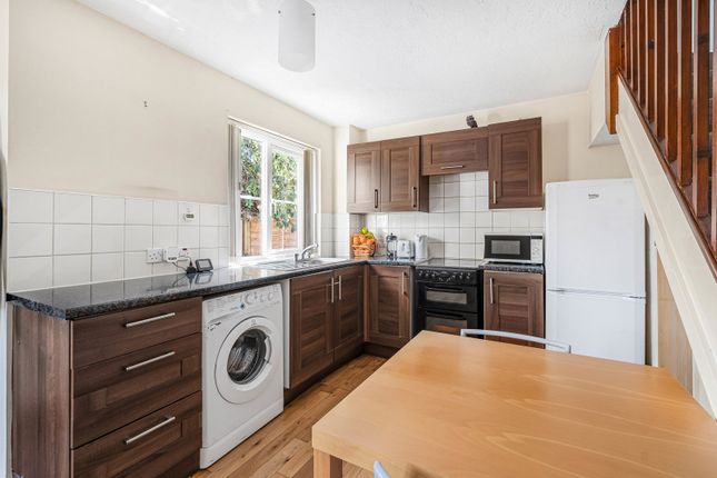 12, Windermere Close, Surrey photo 3