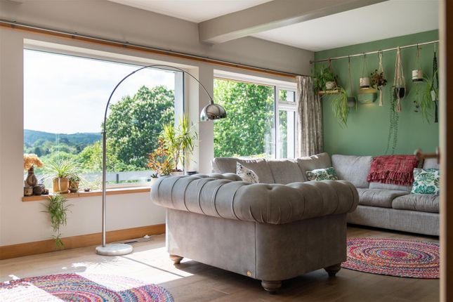 Living Room.Jpg