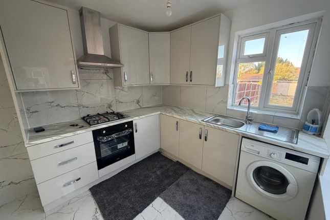 18 Purcell Road, Greenford photo 4