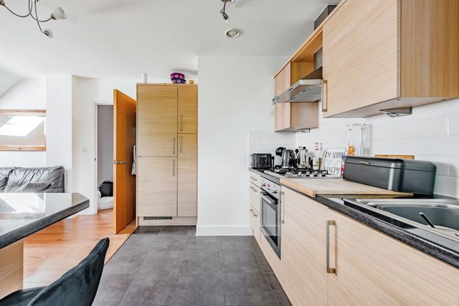 Penthouse for sale in Oxford Road, Redhill