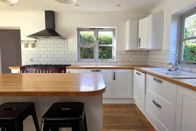 Kitchen 2.Jpg