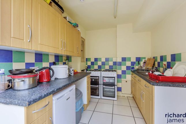 4, Park Lane Swindon photo 4