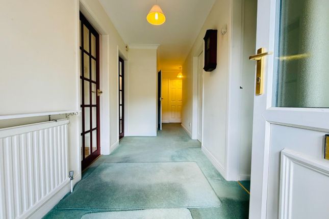 15, Cowdry Close, Dewsbury photo 2