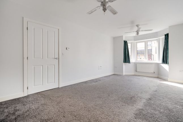 19, Oxlade Drive, Berkshire photo 2