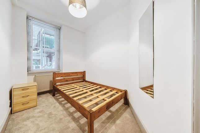 Flat to rent in Douglas House, Maida Vale