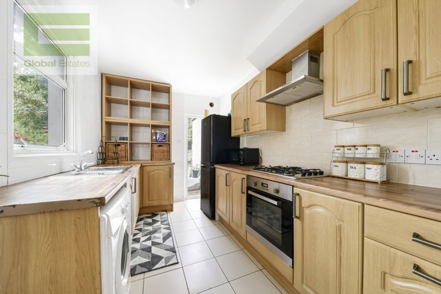 59, Leslie Grove, London photo 4
