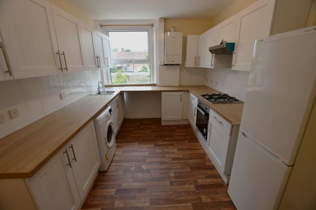 Flat to rent in Park Road, Wallington