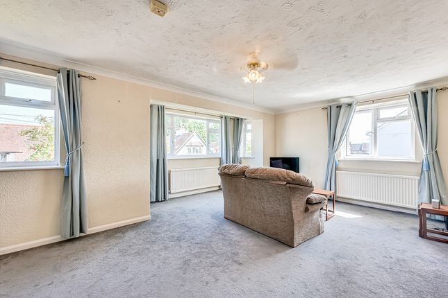 Flat for sale in Stirling Avenue, Leigh-On-Sea