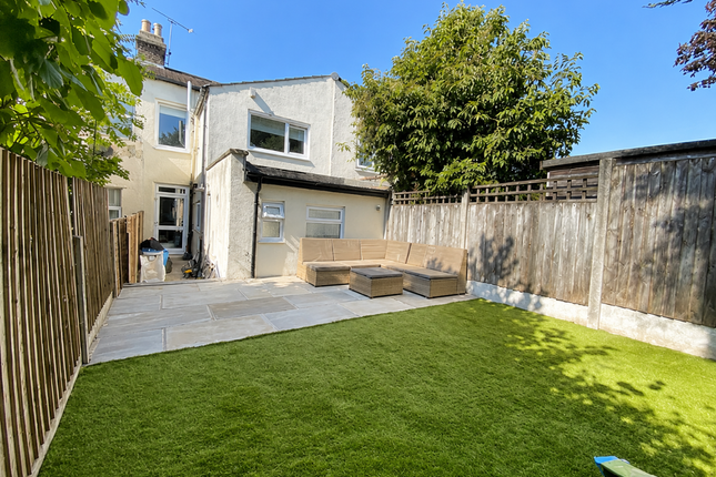 41 Woodman Road, Brentwood photo 2