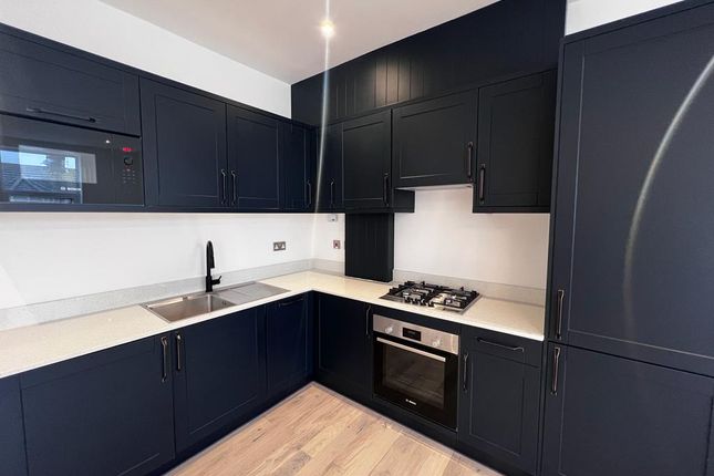 Flat 7, Clifton Court, 74, Beach Road, EASTBOURNE photo 2
