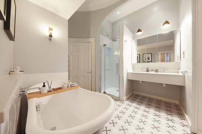 Cool Mayfair Escape| AC | Hertford St, Hertford Street, London photo 3