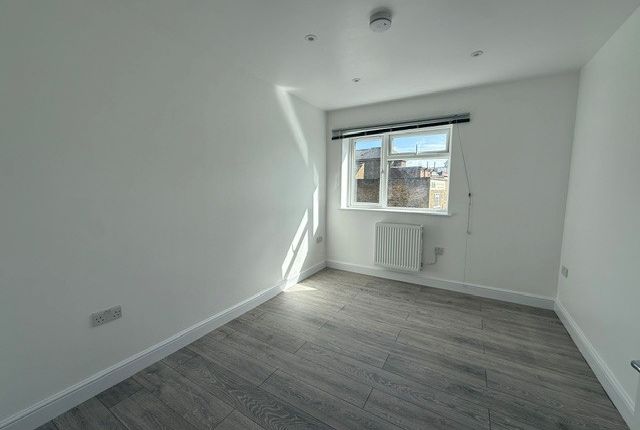 Flat 4, Chatham photo 4
