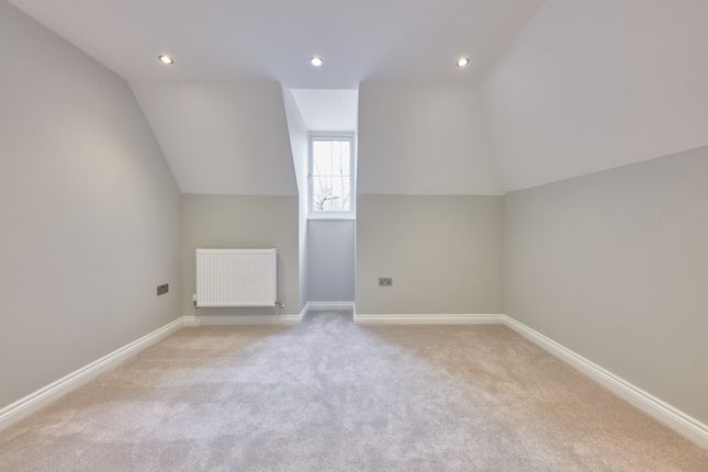 Flat for sale in 126, Holders Hill Road, London