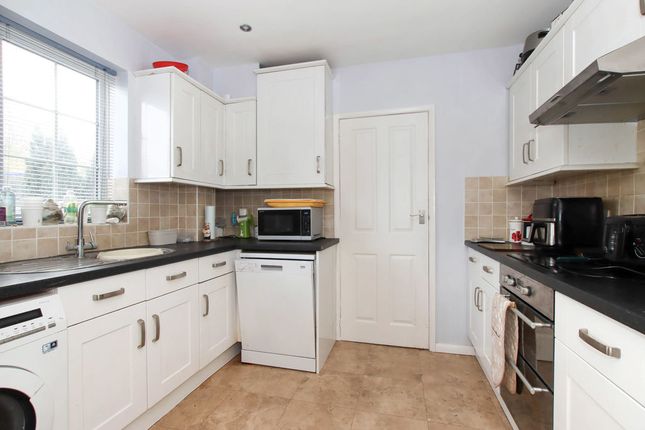 41, White Hart Drive, Hemel Hempstead photo 2