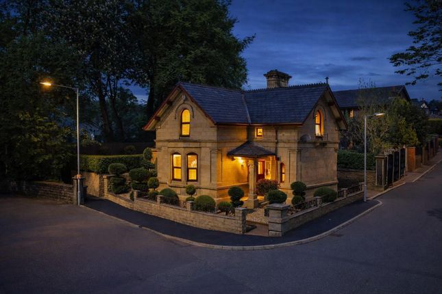 3-bed house on The Lodge, Bridge Hall Lane, Bury, £370,000