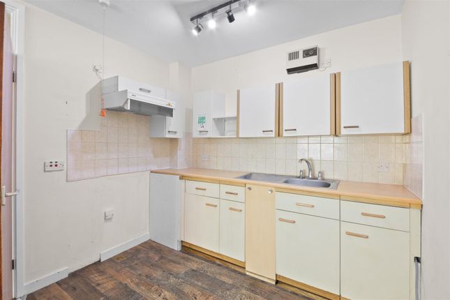 Corbins Lane, Harrow photo 4