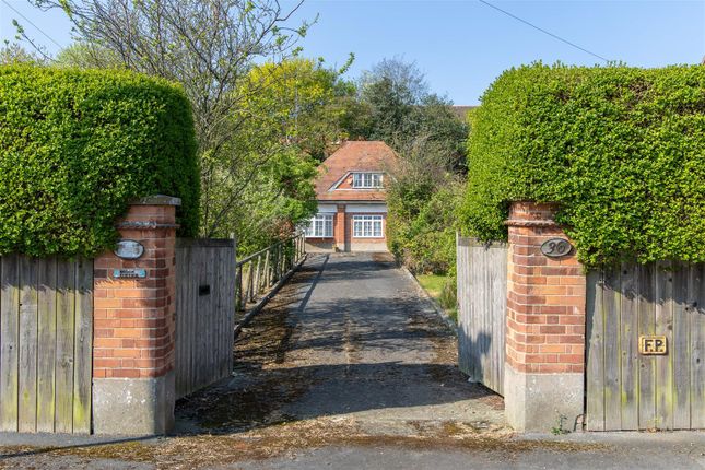 36, Holbeck Avenue, Scarborough photo 2