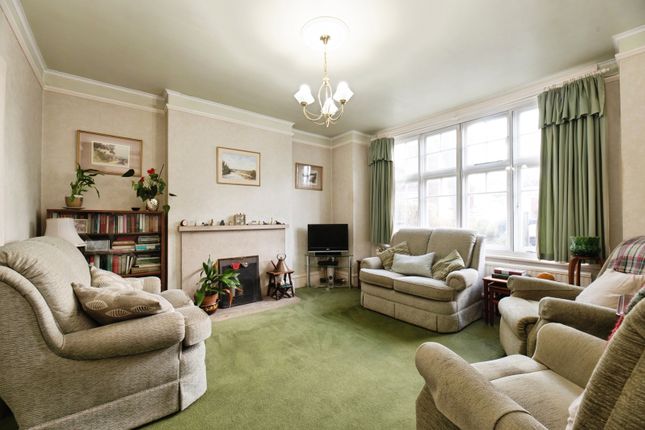 Ringlee, 4, Linden Gardens, Surrey photo 2