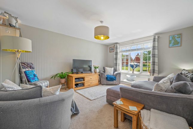 20 Woodchester Drive, Stratford-Upon-Avon photo 2