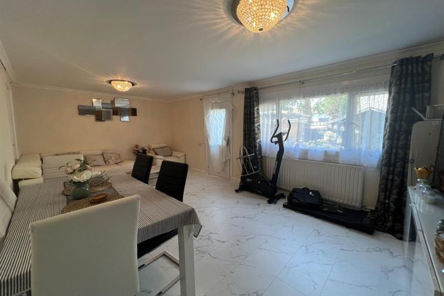9, Opossum Way, Hounslow photo 2
