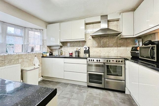 137, Waters Drive, Surrey photo 3
