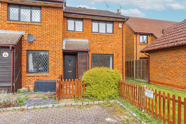 End terrace house to rent in Otter Close, Crowthorne