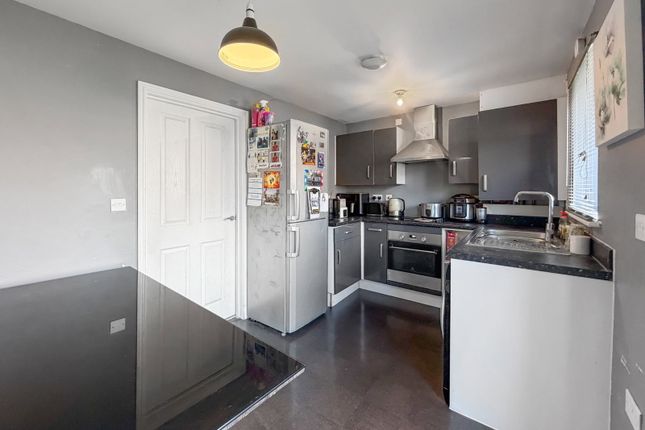 Sanderling Close, Tilbury photo 3