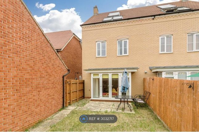 Maxwell Crescent, Duston, Northampton photo 3
