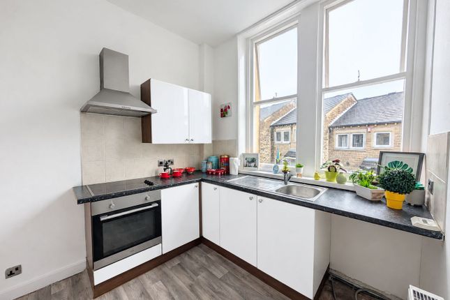 5 Rochester House, Main Street, Keighley photo 2