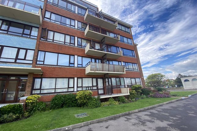 Flat to rent in Clock Tower Court, Park Avenue, Bexhill-On-Sea