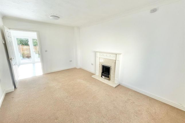 59, Lower Saltram, Plymouth photo 2