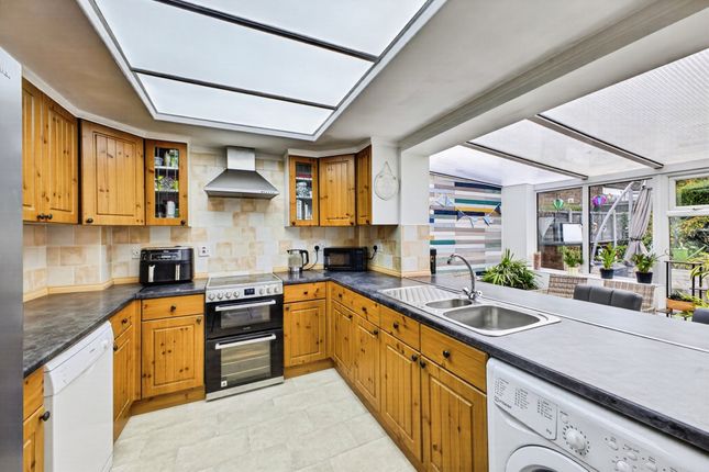 2, Ash Rise, Northampton photo 4