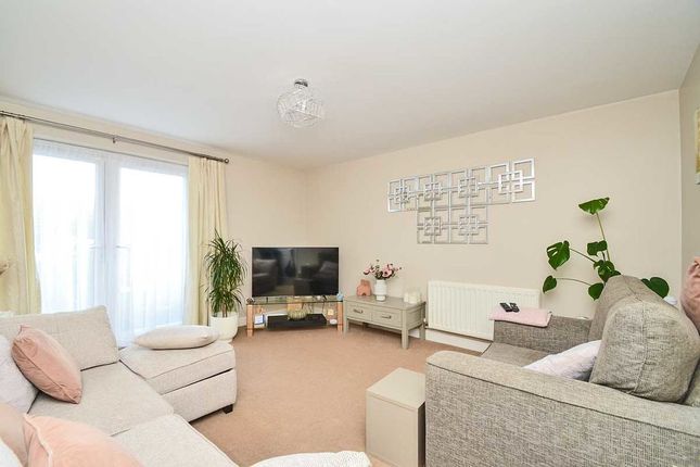 2, Pear Tree Close, Lichfield photo 2