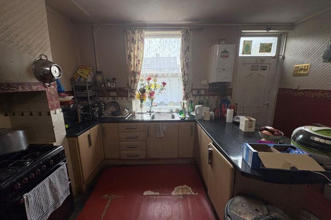 15, Sunny Bank Road, Bradford photo 3