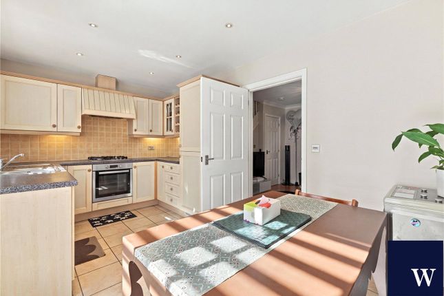 22, Honiton Gardens, London photo 3