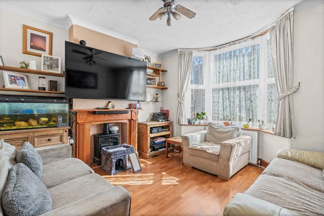 41, Edgell Road, Staines-upon-Thames photo 4