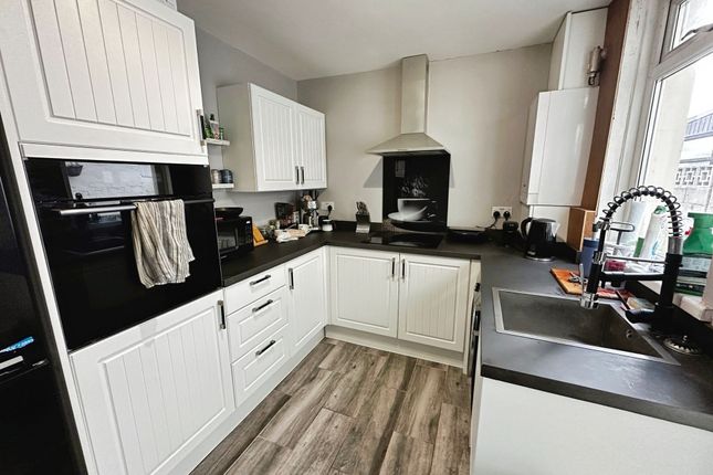 9 Jenkin Street, Bridgend photo 3