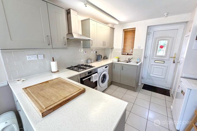10 Rosewood, Nuneaton, Warwickshire photo 4