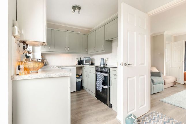 11 Jeffreys Way, Uckfield photo 3