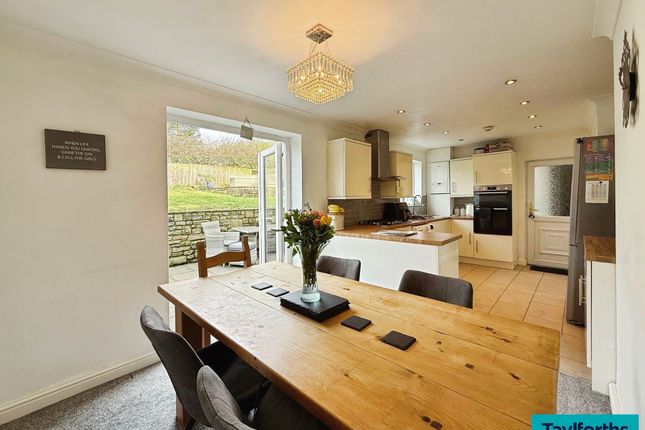 4 Moor View, Barnoldswick photo 3