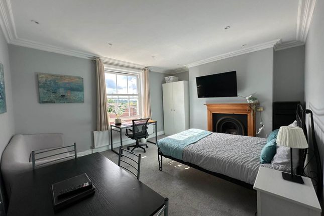 Thumbnail Room to rent in Room 1: Flat 4, 30 Stoke Road, Guildford