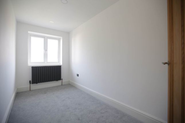 Terraced house for sale in Chestnut Avenue, Forest Gate