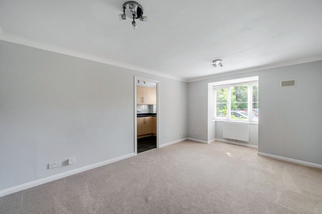 12 Dukes Court,,, Brighton Road, Addlestone photo 4